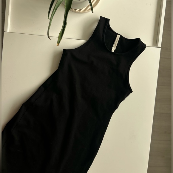 - Babaton Bodycon dress - Picture 2 of 3